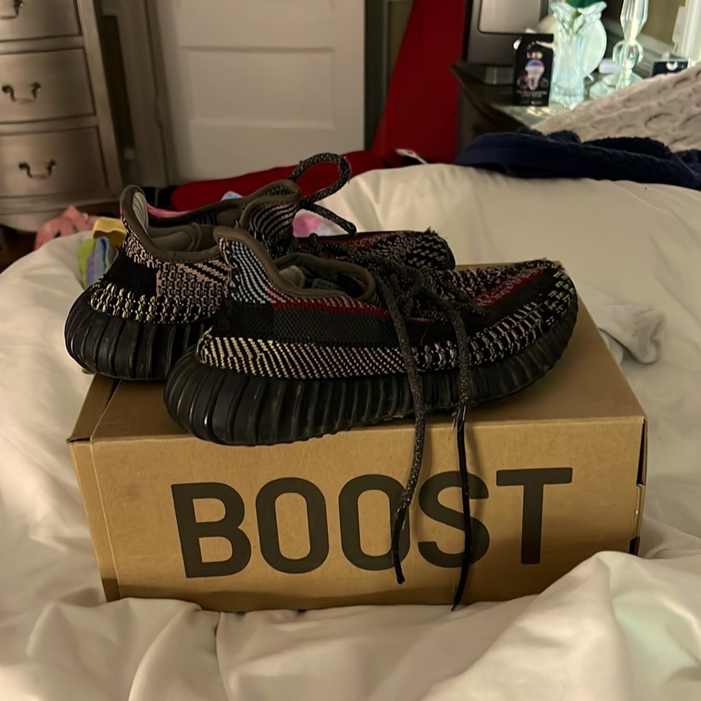 Red, cream, black, blue, striped pattern, kind of